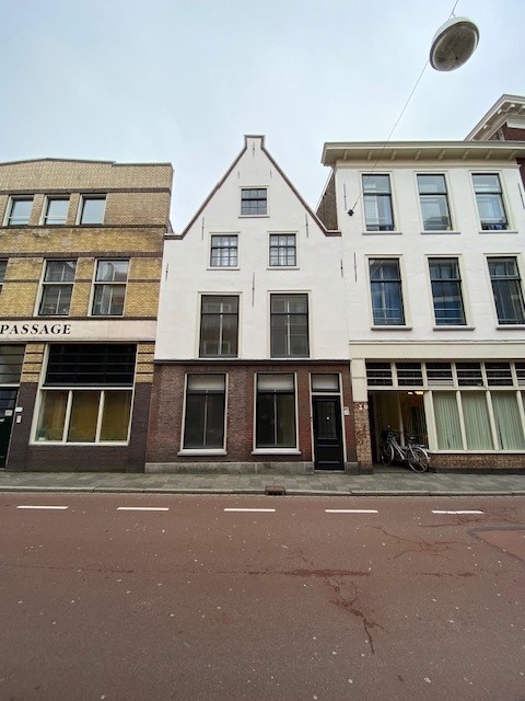 Noordeinde 43A, 2311 CB Leiden, Nederland