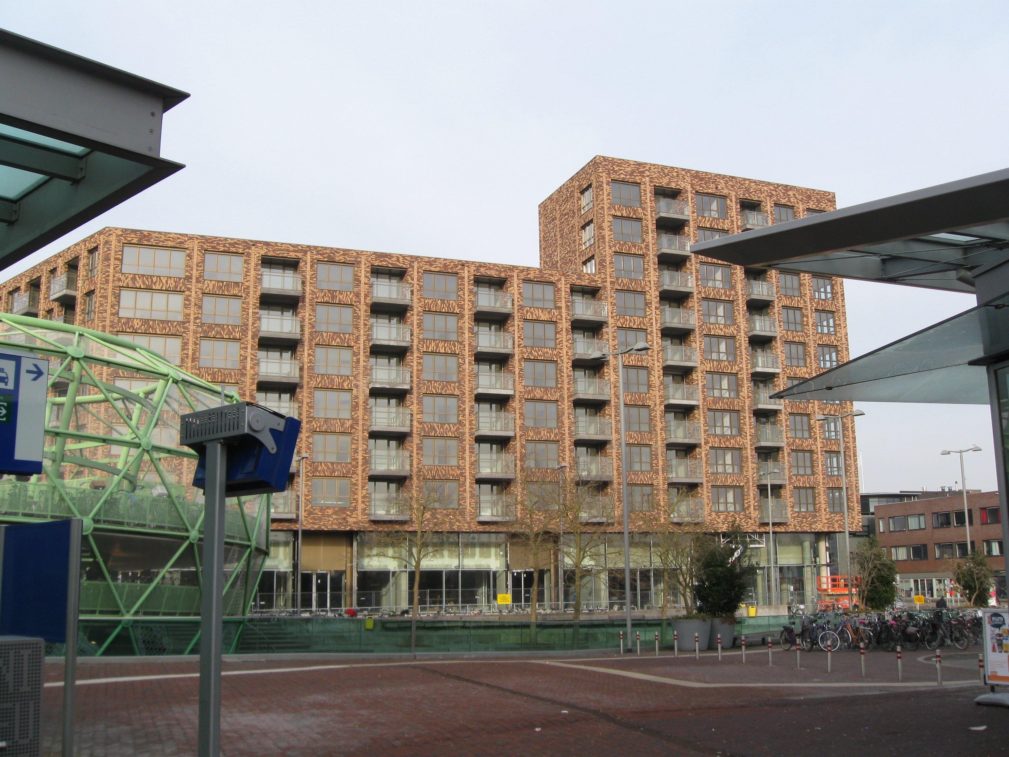 Huurwoning: Stationsplein 43 in Alphen Aan Den Rijn - €965 per maand - 79m²