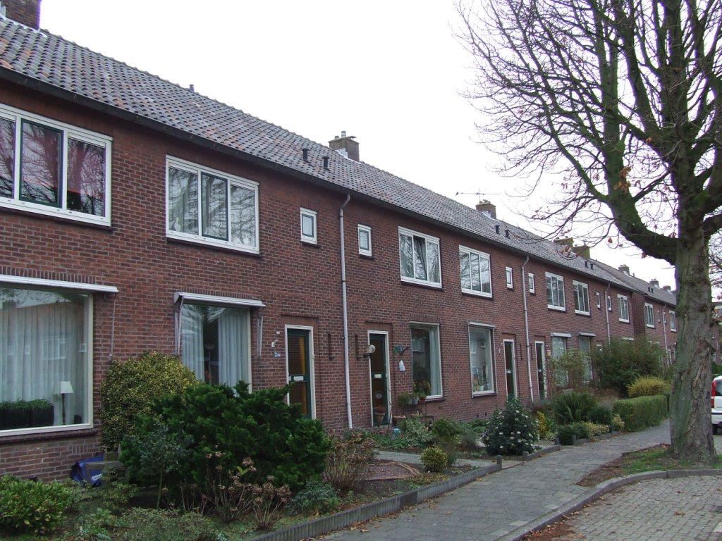 Terraced house for rent: Evertsenstraat 8, Zeeheldenbuurt Lisse