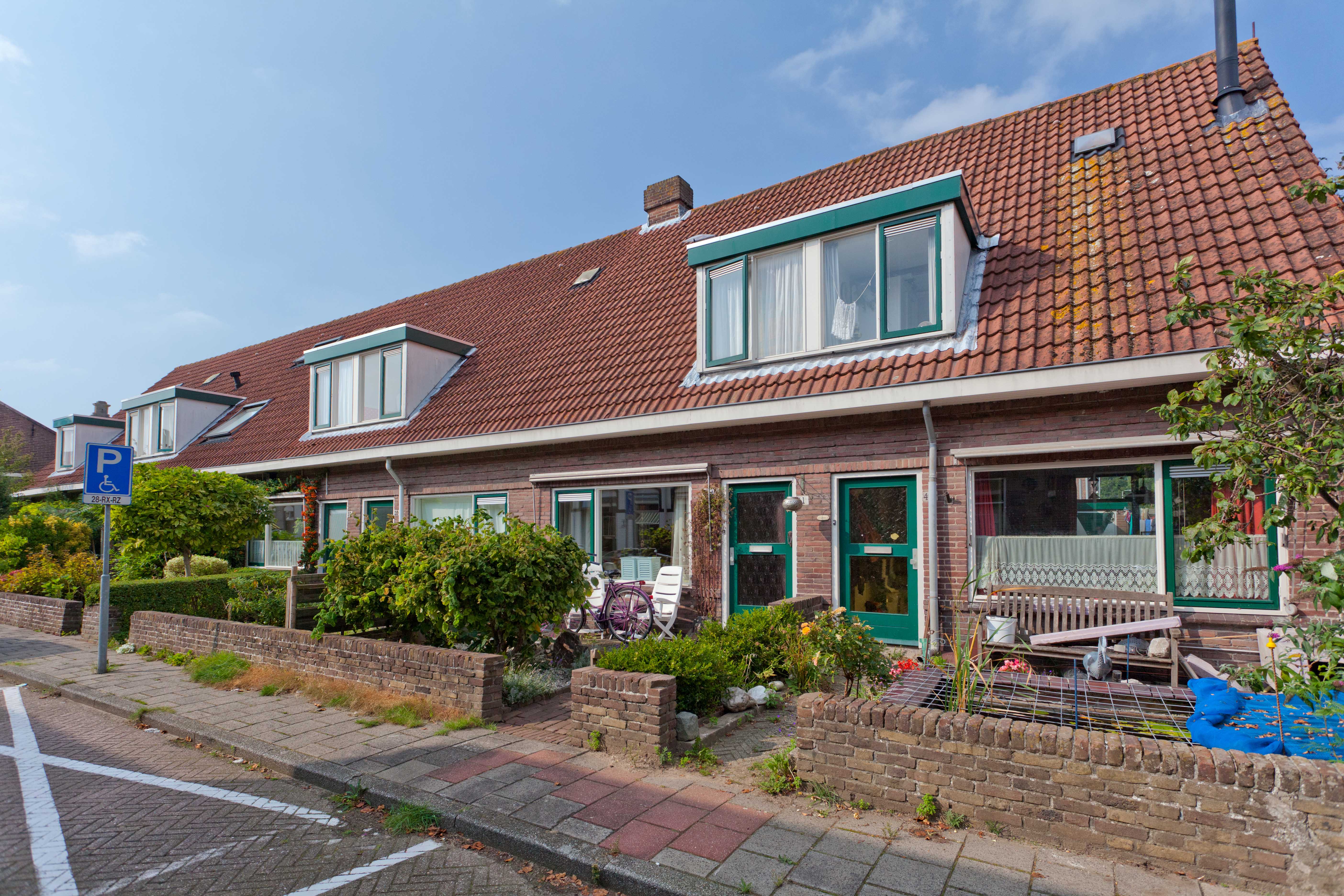 Tussenwoning te huur: Concordiastraat 39, Van Boetzelaerstraat Alphen Aan Den Rijn