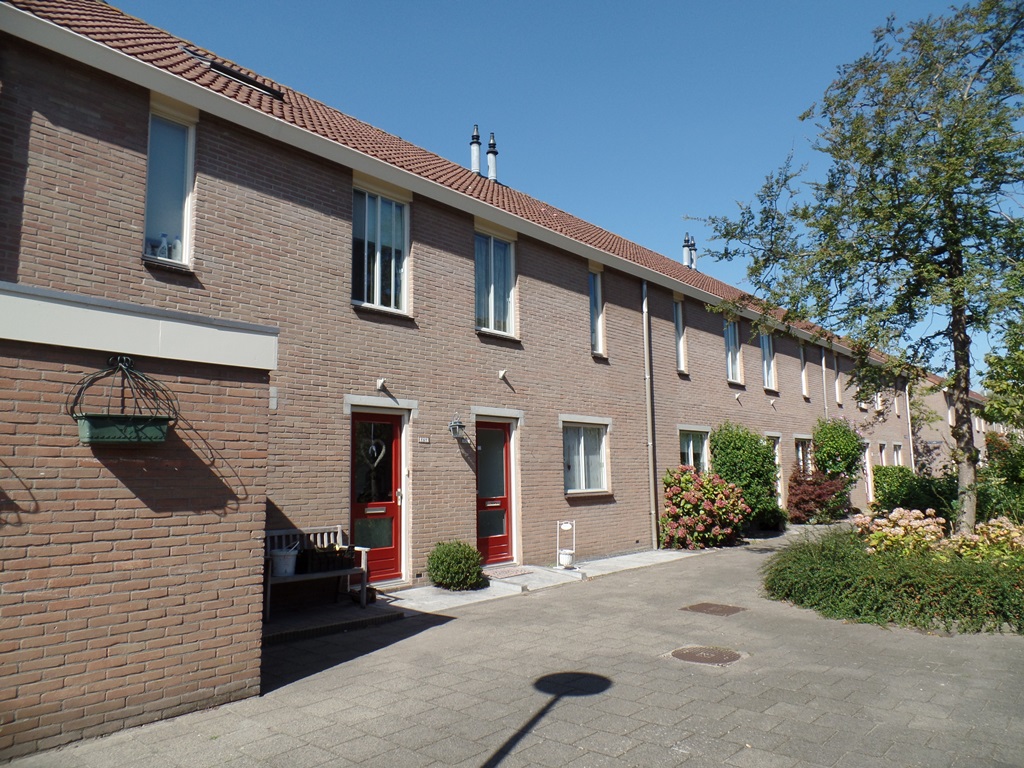 Corner house for rent: Zadelmaker 25, Ambachtenbuurt-West Alphen Aan Den Rijn