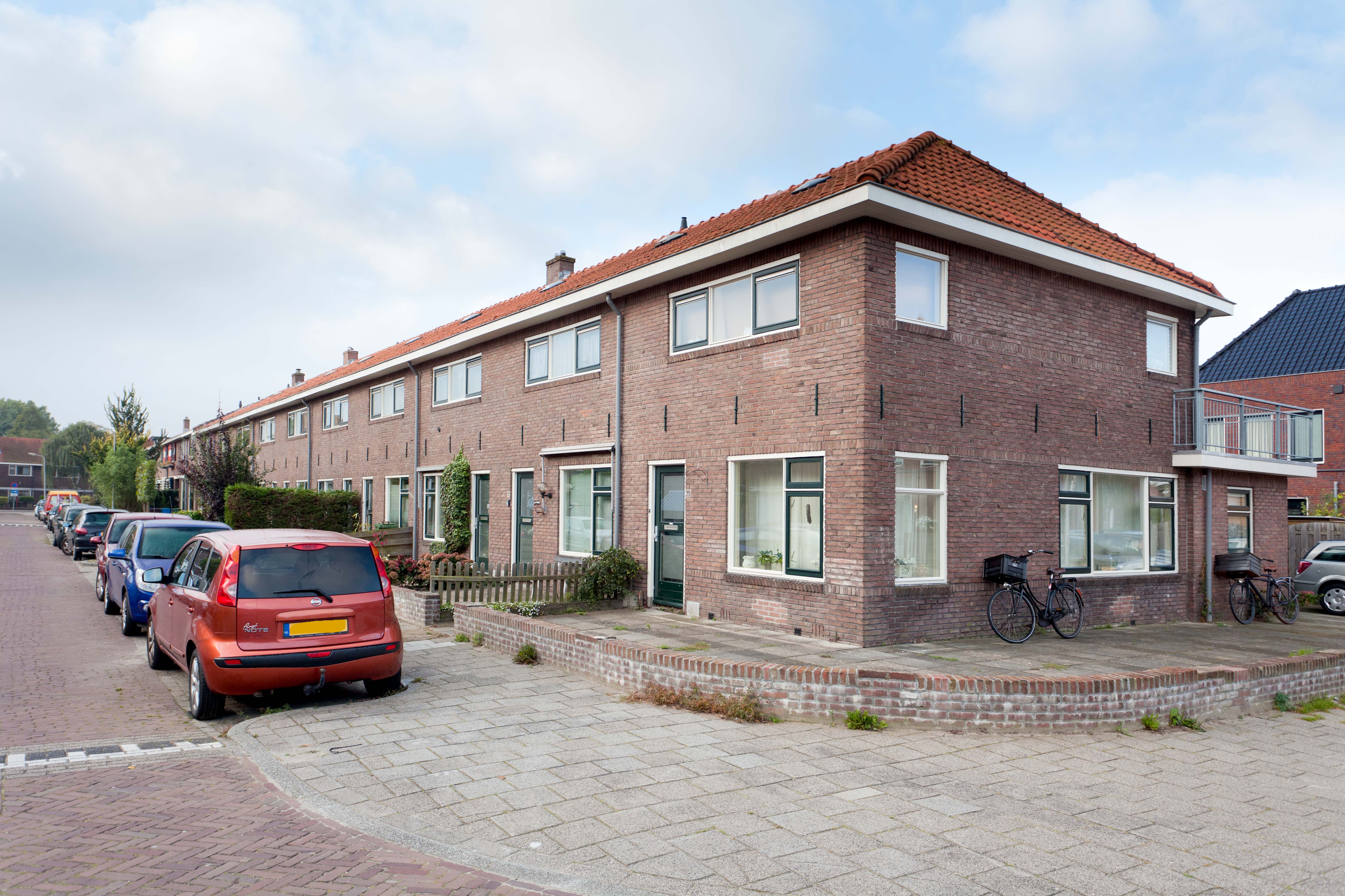 Hoekwoning te huur: Hortensiastraat 39, Van Boetzelaerstraat Alphen Aan Den Rijn