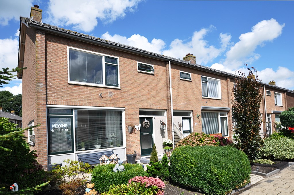 Corner house for rent: Kerkvaartsweg 32, Aarlanderveen Dorp Aarlanderveen