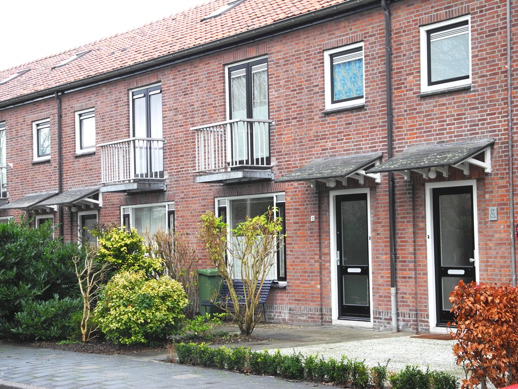 Tussenwoning te huur: Albert Verweystraat 22, Van Boetzelaerstraat Alphen Aan Den Rijn